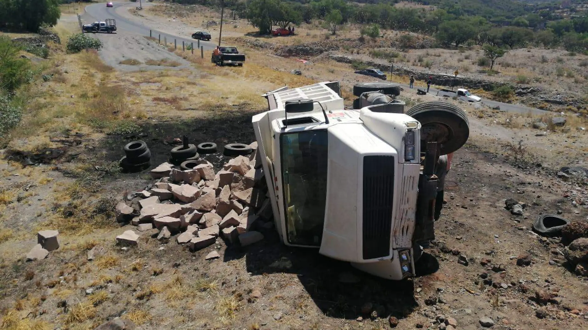 17 JUN CAMION VOLCO EN